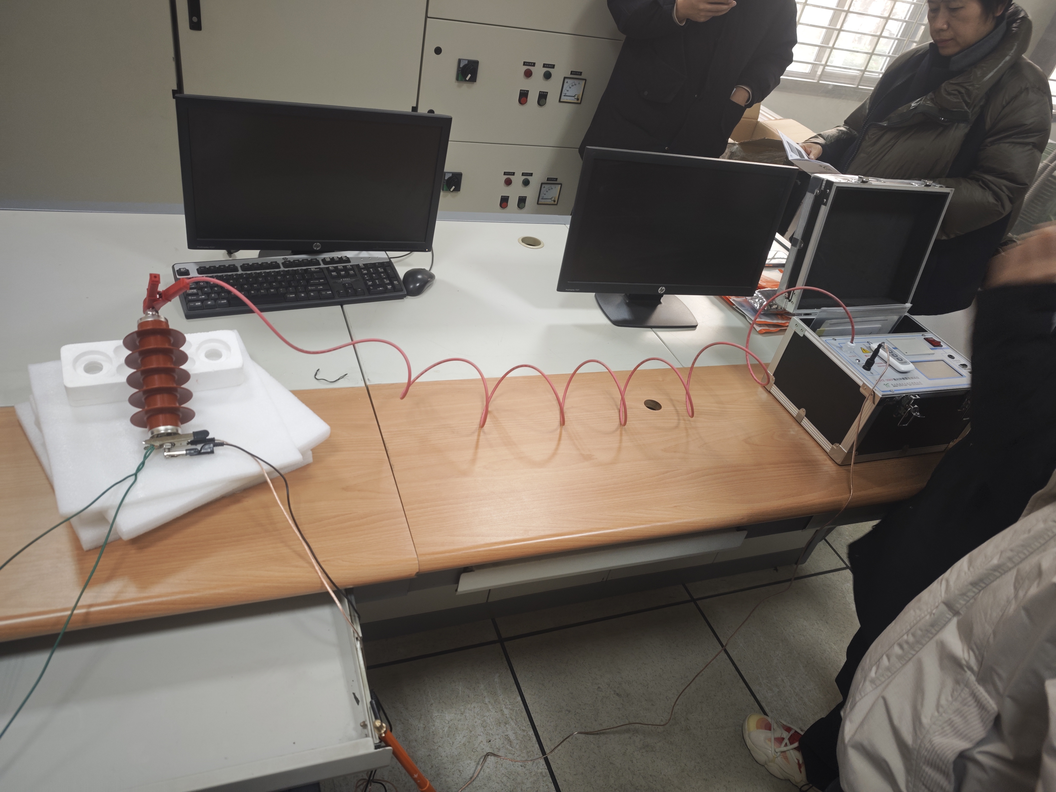 KDZD Engineers Deliver On-Site Training for Advanced Surge Arrester Testing